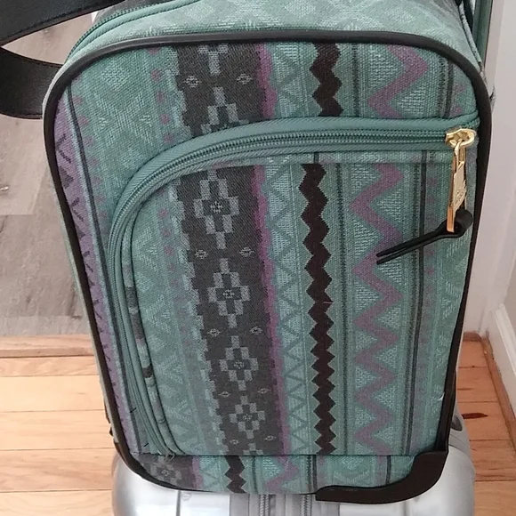 Steve Madden Designer 15 Inch Carry on Suitcase- Small Weekender Overnig… - Picture 10 of 11